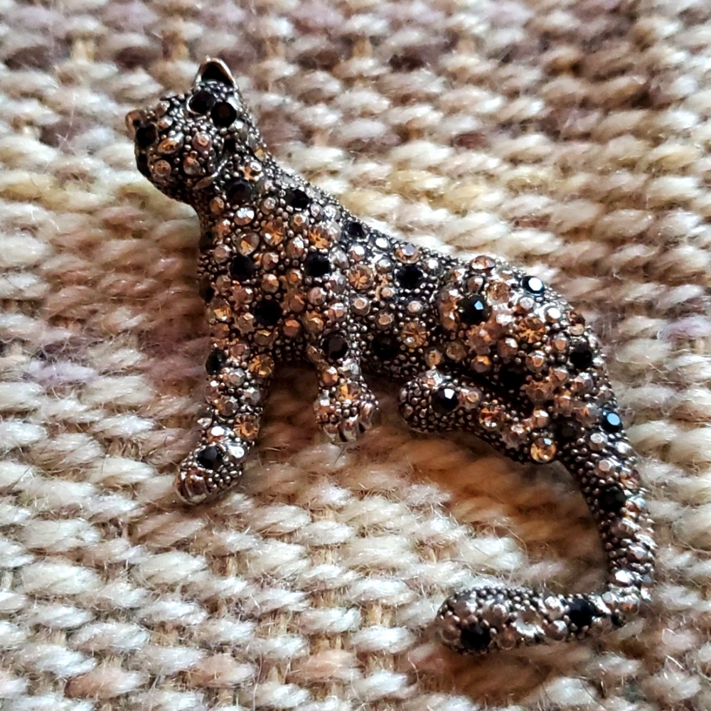 Leopard rhinestone pin brooch